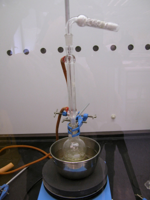 reflux oil reaction bath chemistry under heating mixture chem cuhk
