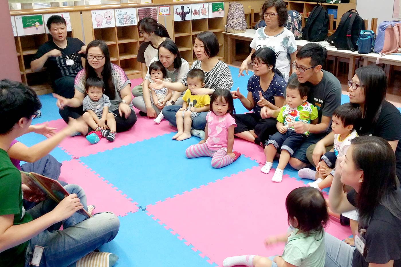 raising-sign-bilingual-children-cuhk-linguist-advocates-sign-language-for-everyone-cuhk